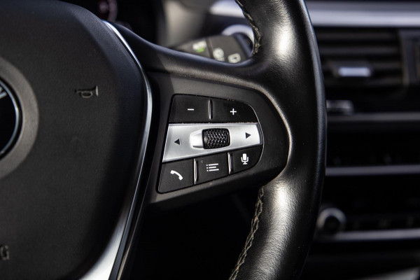 BMW X3 xDrive30e High Executive BRUIN LEER / PANORAMA DAK / AUTOMAAT / PLUG IN / CARPLAY / STOELVERWARMING