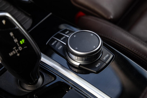 BMW X3 xDrive30e High Executive BRUIN LEER / PANORAMA DAK / AUTOMAAT / PLUG IN / CARPLAY / STOELVERWARMING