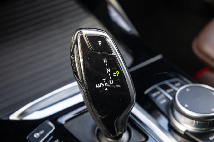 BMW X3 xDrive30e High Executive BRUIN LEER / PANORAMA DAK / AUTOMAAT / PLUG IN / CARPLAY / STOELVERWARMING