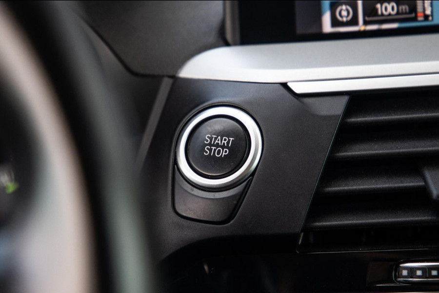 BMW X3 xDrive30e High Executive BRUIN LEER / PANORAMA DAK / AUTOMAAT / PLUG IN / CARPLAY / STOELVERWARMING