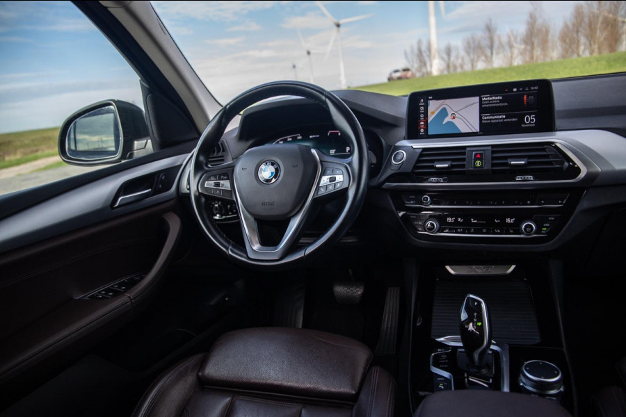 BMW X3 xDrive30e High Executive BRUIN LEER / PANORAMA DAK / AUTOMAAT / PLUG IN / CARPLAY / STOELVERWARMING