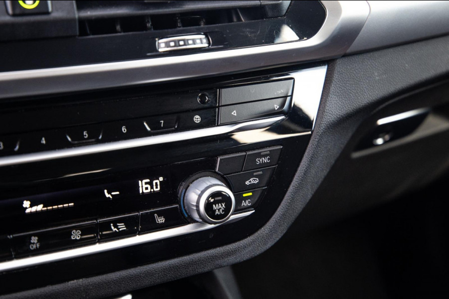 BMW X3 xDrive30e High Executive BRUIN LEER / PANORAMA DAK / AUTOMAAT / PLUG IN / CARPLAY / STOELVERWARMING