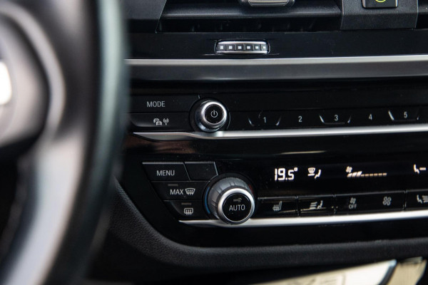 BMW X3 xDrive30e High Executive BRUIN LEER / PANORAMA DAK / AUTOMAAT / PLUG IN / CARPLAY / STOELVERWARMING