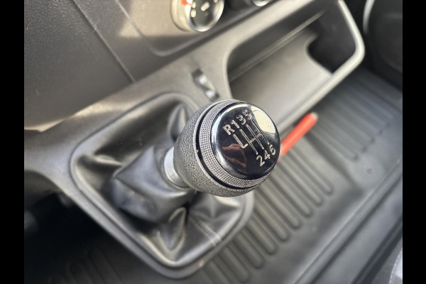 Renault Master T35 2.3 dCi 150 L2H2*A/C*CRUISE*NAVI*HAAK*3PERS*