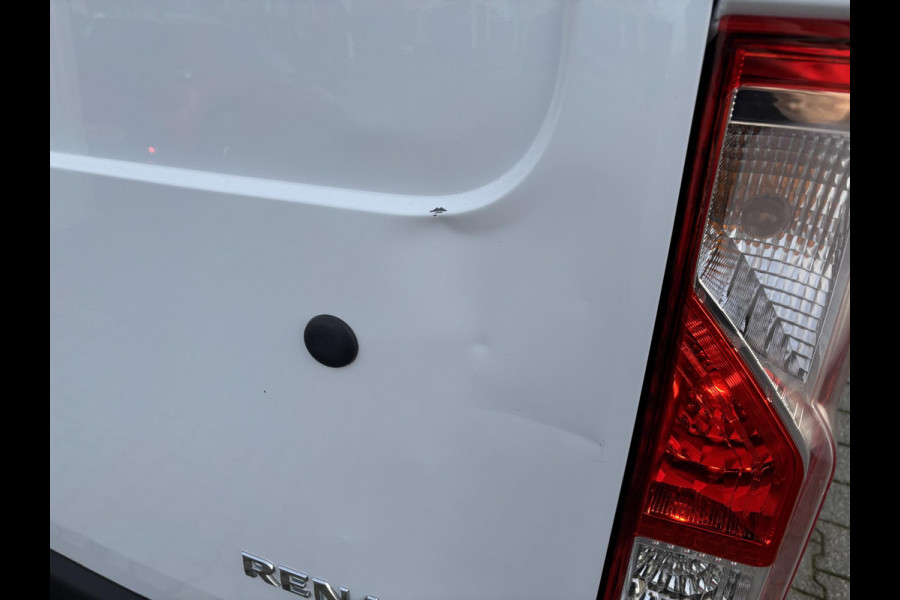 Renault Master T35 2.3 dCi 150 L2H2*A/C*CRUISE*NAVI*HAAK*3PERS*