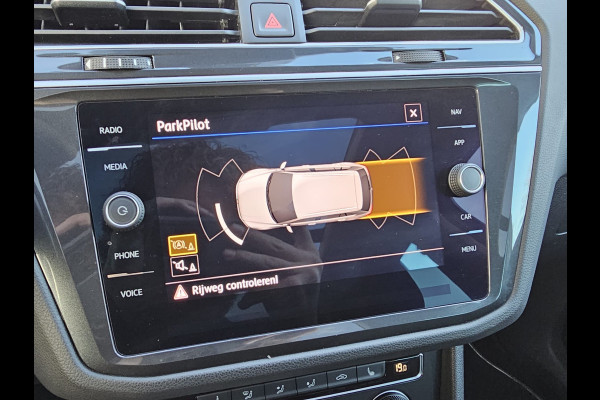 Volkswagen Tiguan 1.5 TSI ACT Comfortline | Automaat | LED | Pano | Stoelverwarming | ACC | App-connect | Lane Assist | Light Assist | Navi | Ambiente |