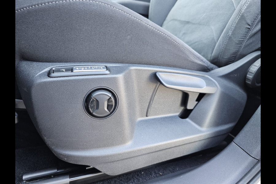 Volkswagen Tiguan 1.5 TSI ACT Comfortline | Automaat | LED | Pano | Stoelverwarming | ACC | App-connect | Lane Assist | Light Assist | Navi | Ambiente |