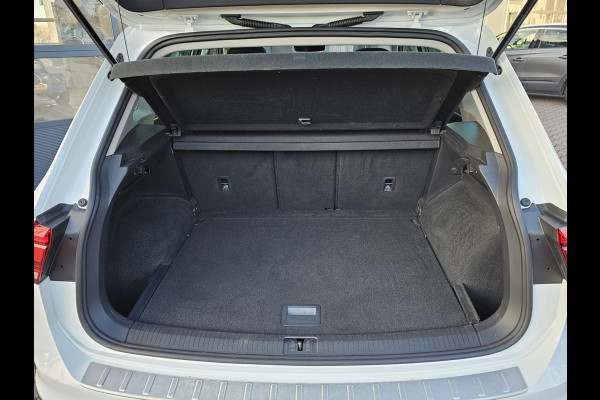 Volkswagen Tiguan 1.5 TSI ACT Comfortline | Automaat | LED | Pano | Stoelverwarming | ACC | App-connect | Lane Assist | Light Assist | Navi | Ambiente |