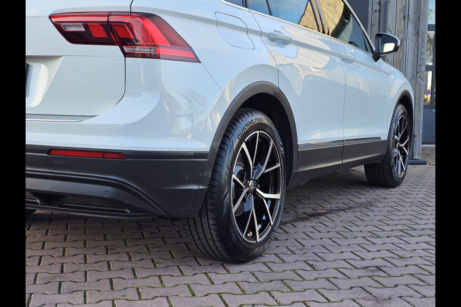 Volkswagen Tiguan 1.5 TSI ACT Comfortline | Automaat | LED | Pano | Stoelverwarming | ACC | App-connect | Lane Assist | Light Assist | Navi | Ambiente |