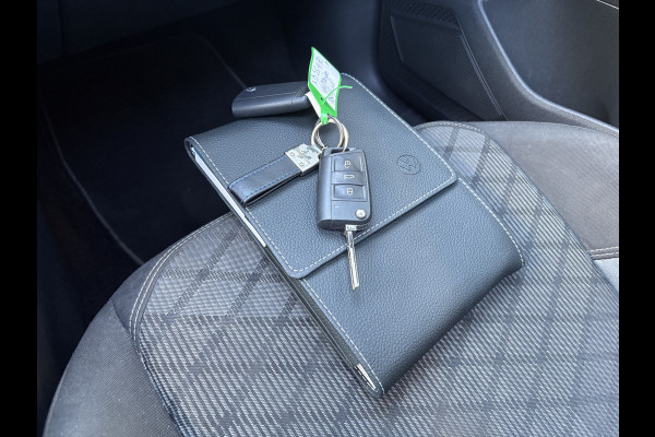 Volkswagen Taigo 1.0 TSi DSG R-Line Business SCHUIFDAK/KEYLESS/CAMERA/18INCH/DODEHOEK/ADAPT.CRUISE