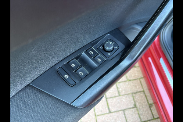 Volkswagen Taigo 1.0 TSi DSG R-Line Business SCHUIFDAK/KEYLESS/CAMERA/18INCH/DODEHOEK/ADAPT.CRUISE