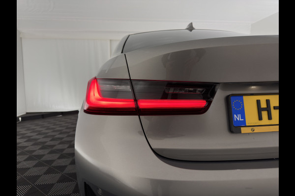 BMW 3-serie 320d Sport-Line High Executive Edition (INCL-BTW) *LUXURY-LEATHER | FULL-LED | DIGI-COCKPIT | HEATED-SPORTSEATS | HIFI-SOUND | NAVI-FULLMAP | KEYLESS | CAMERA | PRIVACY-GLASS | SHIFT-PADDLES | DAB+ | AMBIENT-LIGHT | ECC | CARPLAY