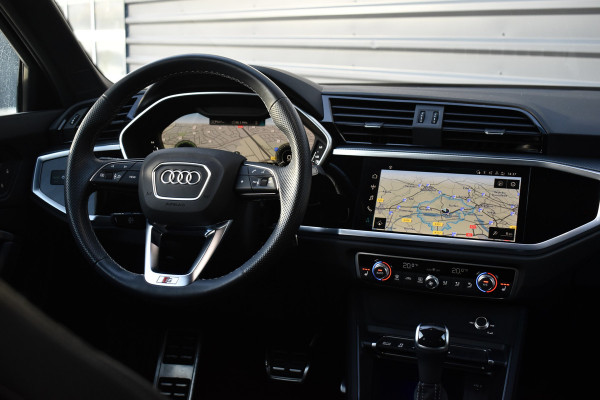 Audi Q3 Sportback 45 TFSI e S Line | 360 Camera | Lederen Bekleding | Black Optic | Sfeerverlichting | 3X S-Line | Stoelverwarming |