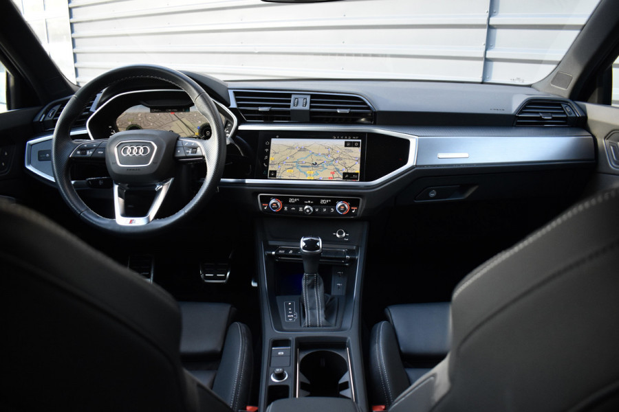 Audi Q3 Sportback 45 TFSI e S Line | 360 Camera | Lederen Bekleding | Black Optic | Sfeerverlichting | 3X S-Line | Stoelverwarming |