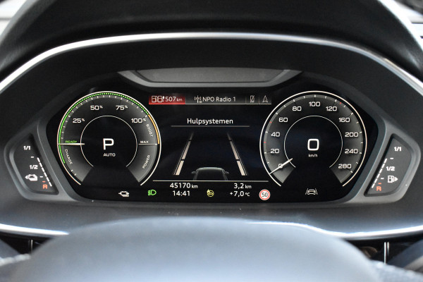 Audi Q3 Sportback 45 TFSI e S Line | 360 Camera | Lederen Bekleding | Black Optic | Sfeerverlichting | 3X S-Line | Stoelverwarming |