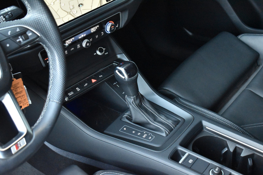 Audi Q3 Sportback 45 TFSI e S Line | 360 Camera | Lederen Bekleding | Black Optic | Sfeerverlichting | 3X S-Line | Stoelverwarming |