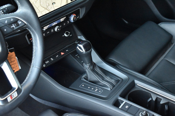 Audi Q3 Sportback 45 TFSI e S Line | 360 Camera | Lederen Bekleding | Black Optic | Sfeerverlichting | 3X S-Line | Stoelverwarming |