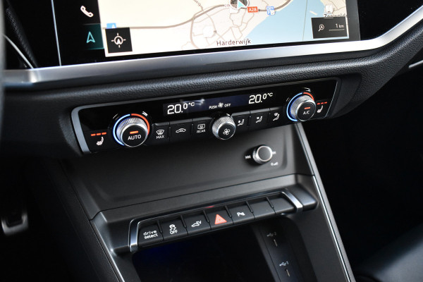 Audi Q3 Sportback 45 TFSI e S Line | 360 Camera | Lederen Bekleding | Black Optic | Sfeerverlichting | 3X S-Line | Stoelverwarming |