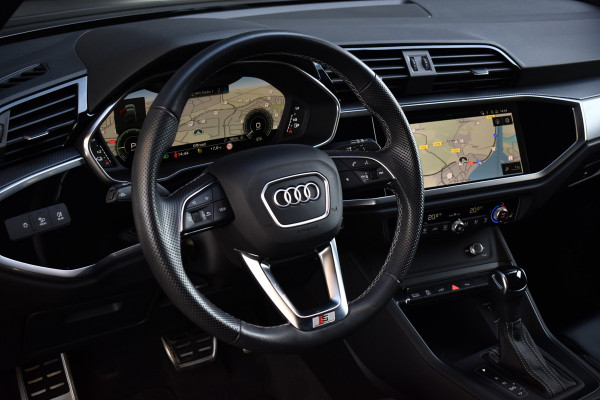 Audi Q3 Sportback 45 TFSI e S Line | 360 Camera | Lederen Bekleding | Black Optic | Sfeerverlichting | 3X S-Line | Stoelverwarming |