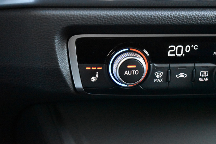 Audi Q3 Sportback 45 TFSI e S Line | 360 Camera | Lederen Bekleding | Black Optic | Sfeerverlichting | 3X S-Line | Stoelverwarming |