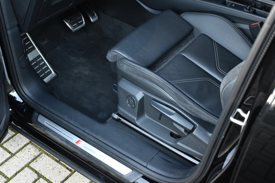 Audi Q3 Sportback 45 TFSI e S Line | 360 Camera | Lederen Bekleding | Black Optic | Sfeerverlichting | 3X S-Line | Stoelverwarming |