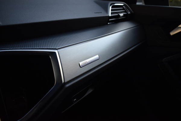 Audi Q3 Sportback 45 TFSI e S Line | 360 Camera | Lederen Bekleding | Black Optic | Sfeerverlichting | 3X S-Line | Stoelverwarming |