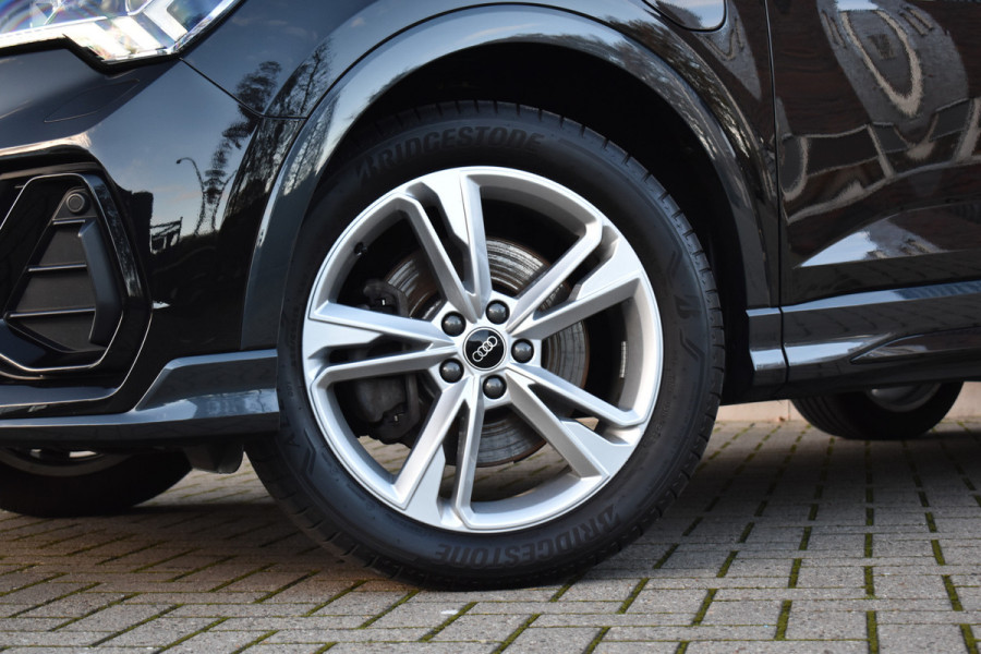 Audi Q3 Sportback 45 TFSI e S Line | 360 Camera | Lederen Bekleding | Black Optic | Sfeerverlichting | 3X S-Line | Stoelverwarming |