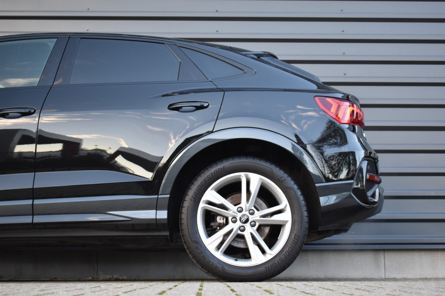 Audi Q3 Sportback 45 TFSI e S Line | 360 Camera | Lederen Bekleding | Black Optic | Sfeerverlichting | 3X S-Line | Stoelverwarming |