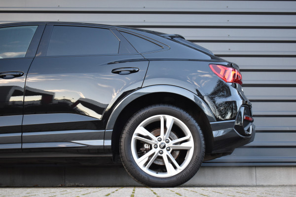 Audi Q3 Sportback 45 TFSI e S Line | 360 Camera | Lederen Bekleding | Black Optic | Sfeerverlichting | 3X S-Line | Stoelverwarming |
