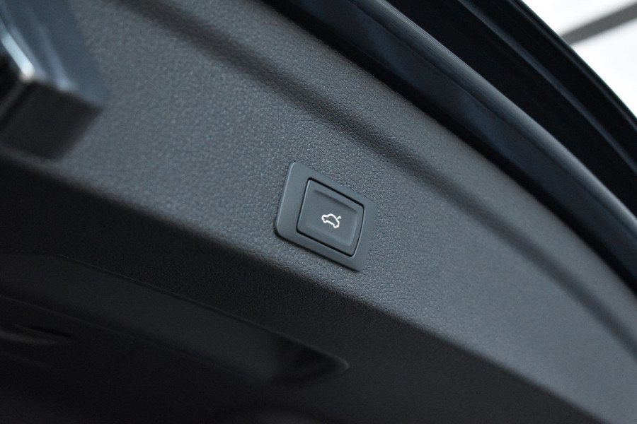 Audi Q3 Sportback 45 TFSI e S Line | 360 Camera | Lederen Bekleding | Black Optic | Sfeerverlichting | 3X S-Line | Stoelverwarming |