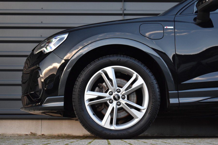 Audi Q3 Sportback 45 TFSI e S Line | 360 Camera | Lederen Bekleding | Black Optic | Sfeerverlichting | 3X S-Line | Stoelverwarming |