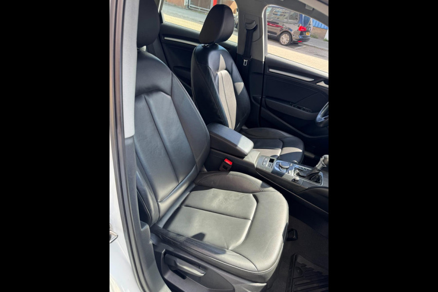 Audi A3 Sportback 30 TFSI Design Pro Line - Automaat I Leer I Navigatie I LED I PDC I 19 inch Sport velgen I Dealer onderhouden