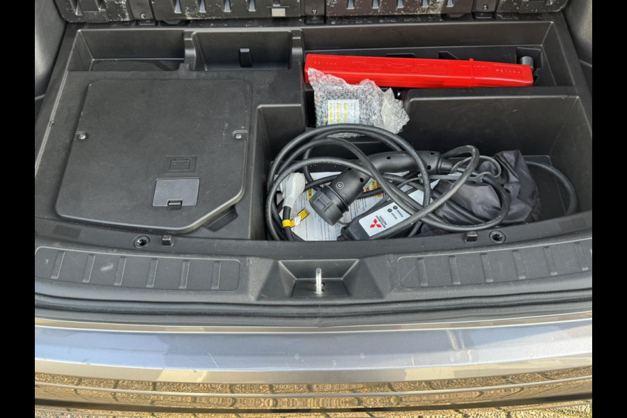 Mitsubishi Eclipse Cross 2.4 PHEV Business Executive Adaptive cruise Climate control Stuur- Stoelverwarming v/a Apple / Android