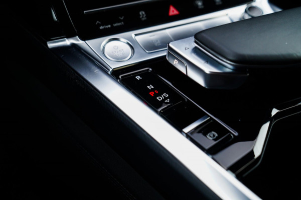 Audi e-tron E-tron 55 quattro advanced 95 kWh | Luchtvering | 360 camera