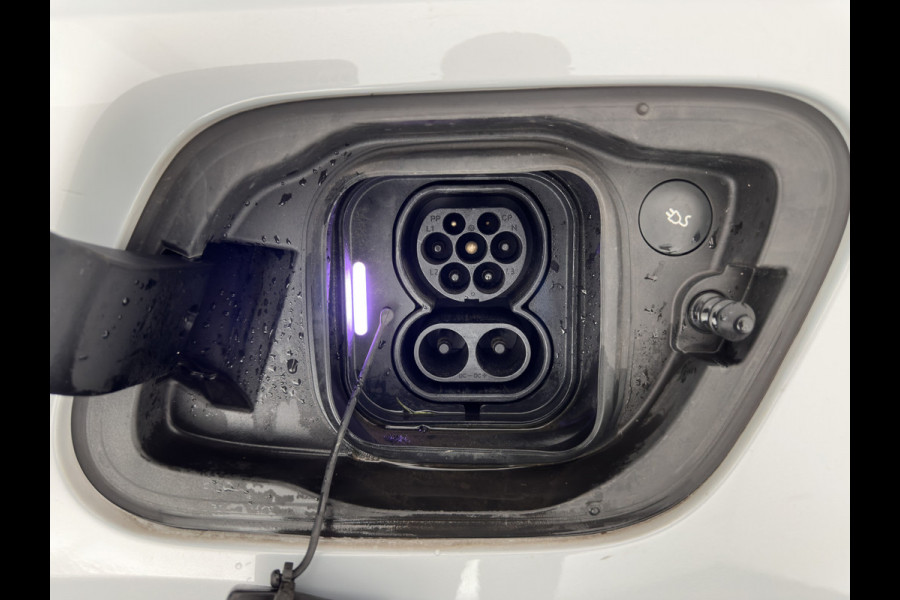 Volvo XC40 Recharge P8 AWD R-Design [ 3-Fase ] {SOH-89%} (INCL-BTW) *PANO | LEATHER-MICROFIBRE | DIGI-COCKPIT | FULL-LED | NAVI-FULLMAP | ECC | CARPLAY | PDC | KEYLESS | HEATED-SPORTSEATS | BLIS | PRIVACY-GLASS | 20"ALU*