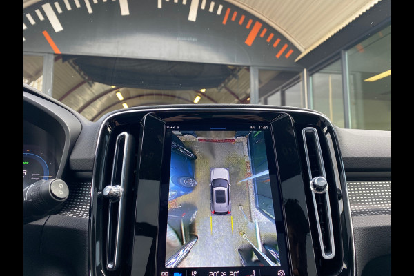 Volvo XC40 Recharge P8 AWD R-Design Panoramadak Vol Leder 92% SOH NL-Auto Rijklaarprijs!