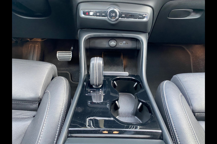 Volvo XC40 Recharge P8 AWD R-Design Panoramadak Vol Leder 92% SOH NL-Auto Rijklaarprijs!