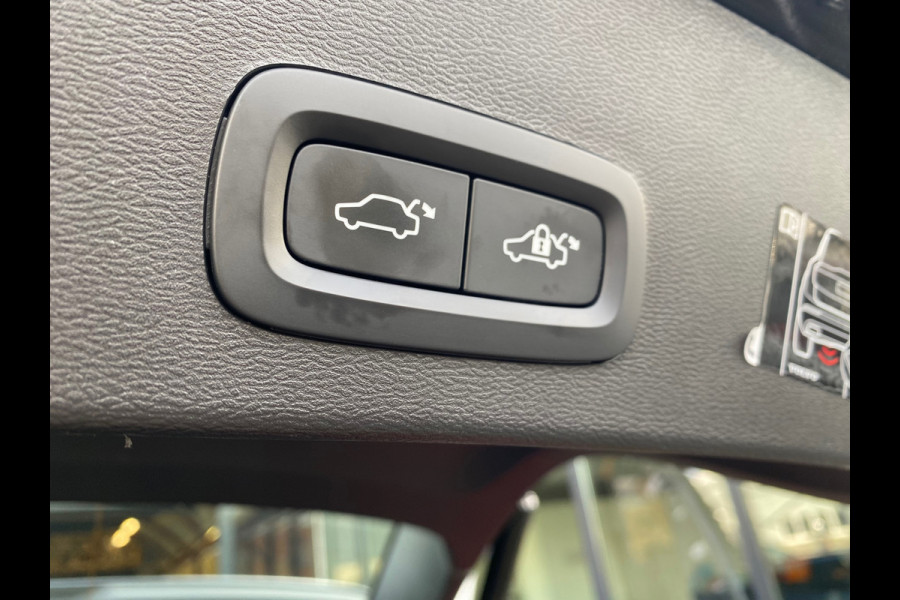 Volvo XC40 Recharge P8 AWD R-Design Panoramadak Vol Leder 92% SOH NL-Auto Rijklaarprijs!