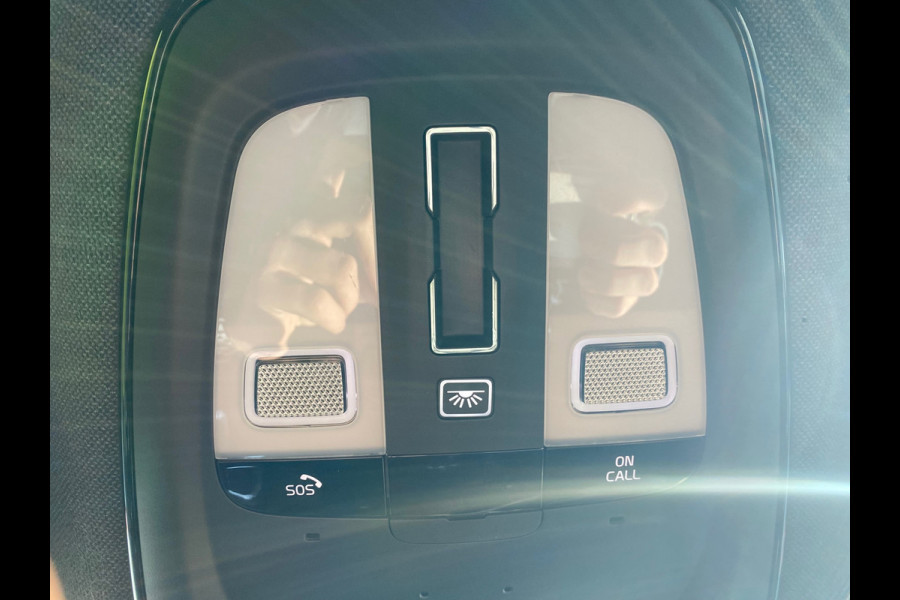 Volvo XC40 Recharge P8 AWD R-Design Panoramadak Vol Leder 92% SOH NL-Auto Rijklaarprijs!