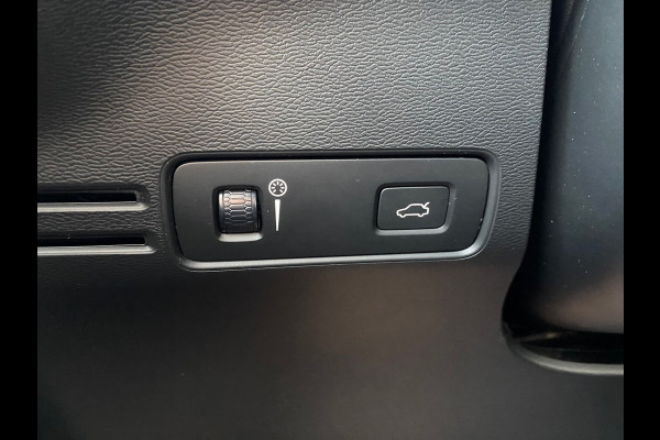 Volvo XC40 Recharge P8 AWD R-Design Panoramadak Vol Leder 92% SOH NL-Auto Rijklaarprijs!