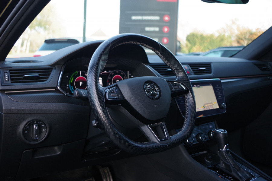 Škoda Superb Combi 1.4 TSI iV 218m PK Sportline BNS PHEV, Panoramadak, Adap. Cruise Control, Matrix-LED