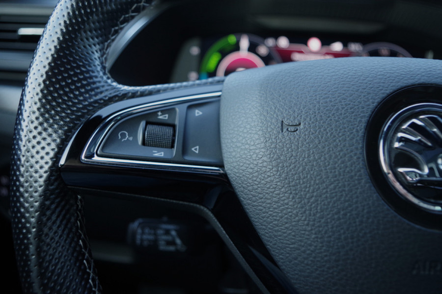 Škoda Superb Combi 1.4 TSI iV 218m PK Sportline BNS PHEV, Panoramadak, Adap. Cruise Control, Matrix-LED