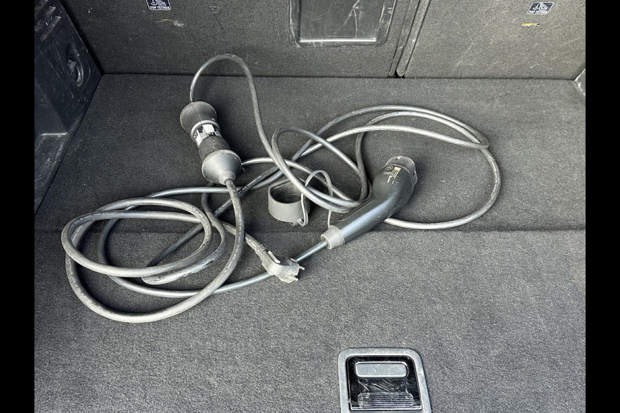 Peugeot 3008 1.6 HYbrid4 300 GT Pack Business | BLACK PACK | PANO DAK | APPLE CARPLAY / ANDROID AUTO | AFN. TREKHAAK | FOCAL AUDIO | 300 PK! | MEM. STOEL MET MASSAGE |