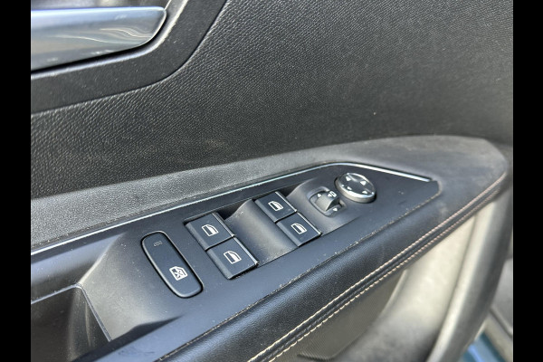 Peugeot 3008 1.6 HYbrid4 300 GT Pack Business | BLACK PACK | PANO DAK | APPLE CARPLAY / ANDROID AUTO | AFN. TREKHAAK | FOCAL AUDIO | 300 PK! | MEM. STOEL MET MASSAGE |