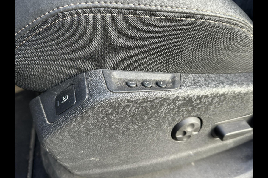 Peugeot 3008 1.6 HYbrid4 300 GT Pack Business | BLACK PACK | PANO DAK | APPLE CARPLAY / ANDROID AUTO | AFN. TREKHAAK | FOCAL AUDIO | 300 PK! | MEM. STOEL MET MASSAGE |