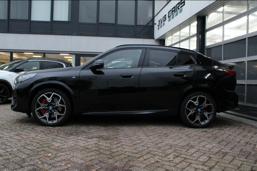 BMW iX2 EDrive20 67 kWh/M-Pakket/Pano