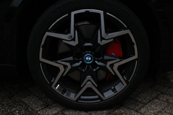 BMW iX2 EDrive20 67 kWh/M-Pakket/Pano