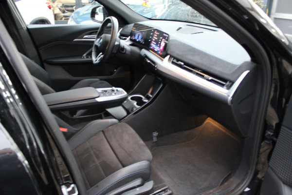 BMW iX2 EDrive20 67 kWh/M-Pakket/Pano