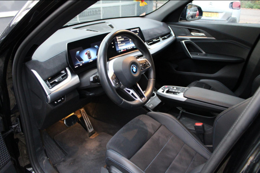 BMW iX2 EDrive20 67 kWh/M-Pakket/Pano