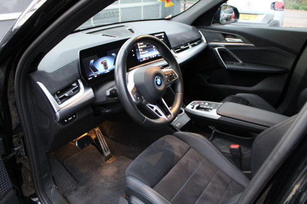 BMW iX2 EDrive20 67 kWh/M-Pakket/Pano
